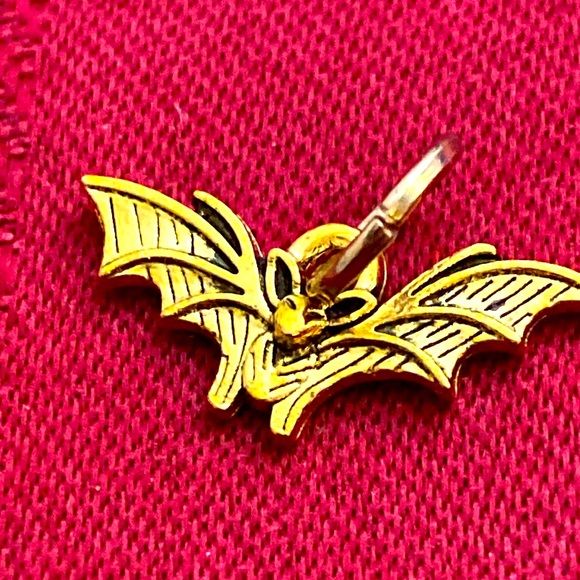 5/$10❤️❤️❤️NEW BRASS BAT CHARM PENDANT - Picture 1 of 2